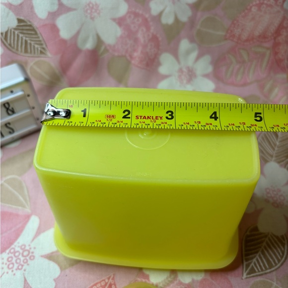 Tupperware Bright Yellow Storage Container - Picture 7 of 7